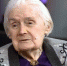 Ответчиком является 95-летняя ветеран войны, которой приходится продавать мебель, чтобы оплатить услуги адвоката - Друг для Друга