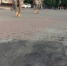 Курянам рассказали почему яму на тротуарной плитке заделали асфальтом - Курские Известия
