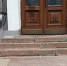 Вход в курскую мэрию закрыли из-за падающей с карниза штукатурки - Сетевое издание Мой Курск
