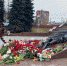 Горожане продолжают нести цветы и игрушки к стихийному мемориалу - Город Курск