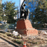 В Курске облагораживают памятник в сквере «Спутник» - KurskTV.Ru