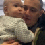 Александр Хинштейн понянчил малыша в пункте выдачи сертификатов в Курске - Друг для Друга