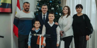 Александр Хинштейн исполнил новогодние желания юных курян из многодетной семьи - KurskTV.Ru