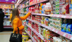 В Курской области снизились цены на 12 социально значимых продуктов
