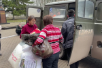 Единороссы отправили очередную партию постельных принадлежностей временным переселенцам