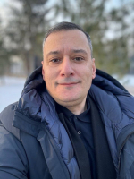 Александр Хинштейн поздравил курян с первым весенним днем