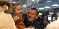 Александр Хинштейн встретил курян, вернувшихся с территории Украины - РИА Курск