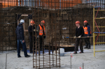 В поселке Медвенка продолжается строительство бассейна