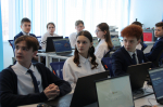 Курские школьники на новом Уроке цифры освоили технологии современного программирования