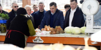 Хинштейн раскритиковал организацию работы Центрального рынка Курска - Курские Известия