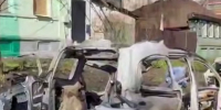 Опубликовано видео удара БПЛА по припаркованным автомобилям в Курске - Друг для Друга