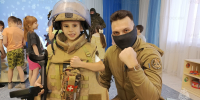 Чего не клал, того не бери: пиротехники МЧС России провели урок безопасности с дошколятами - МЧС