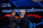 Александр Хинштейн поздравил медицинских работников с профессиональным праздником
