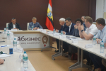 На встрече с врио губернатора Курской области Александром Хинштейном обсудили меры поддержки пострадавших предпринимателей.