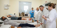 Александр Хинштейн навестил курян, пострадавших от ночной атаки ВСУ - Курские Известия