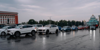 По Курску проехали 12 автомобилей в цветах российского флага - Городские Известия