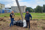 Депутат горсобрания Дмитрий Лепшеев вместе с жителями навел порядок возле спортшколы