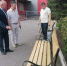 Единоросс по народной программе помог в ремонте лавочек возле кинотеатра - Курская правда