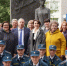 Жители Курска возложили цветы к монументу Первой учительницы - Городские Известия