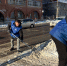 Партийцы и молодогвардейцы помогают городу расчищать остановки от снега - Единая Россия