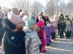«Покормите птиц!»: маленькие куряне наполнили кормушки в день рождения Носова