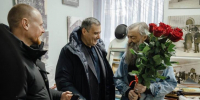 Хинштейн поздравил с  юбилеем курского художника, коллекционера и галериста Олега Радина. - Курские Известия