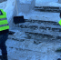 Компания  ГрузСтрой  совместно с  Молодой гвардией  провела уборку лестницы от наледи и снега на улице Мирной. - Kursk.Com