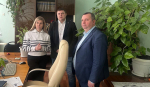 Власти проверили ремонт школы и работу районной газеты в Дмитриевском районе