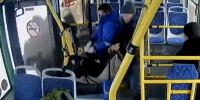 В Курске водитель автобуса оказал помощь пассажиру с эпилепсией - Курские Известия
