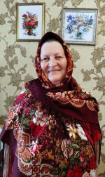 Курянка собрала коллекцию из 60 платков павловопосадских платков