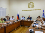 Сегодня состоялось заседание межведомственной комиссии по вопросам оказания поддержки семьям участников СВО под руководством первого заместителя главы администрации города Курска Владимира Гребенкина.