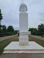 В Курске отреставрировали памятник Дмитрию Менделееву