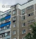 В Курске беспилотник врезался в многоэтажный дом, людей эвакуировали